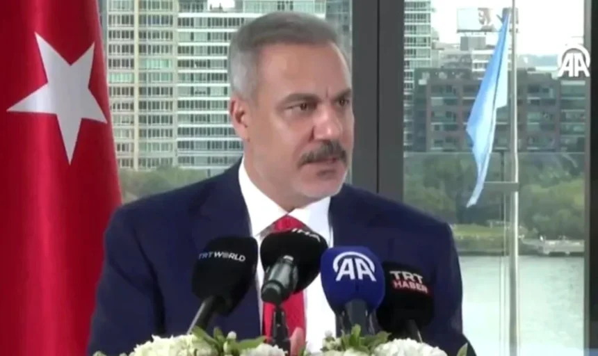 Χ. Φιντάν: “Τεράστιο σφάλμα αυτός ο πόλεμος – Η Τουρκία δεν θέλει να εμπλακεί ούτε πρόκειται να απαντήσει στο Ιράν”
