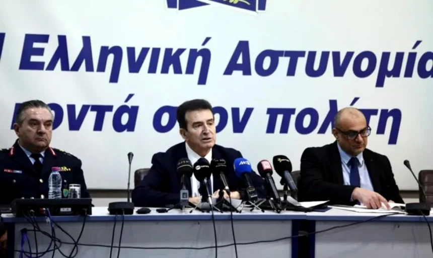 Χρυσοχοΐδης από Θεσσαλονίκη για οπαδική βία κι εγκληματικότητα: Θα τους διαλύσουμε, θα τους συλλάβουμε και θα τους παραπέμψουμε στη Δικαιοσύνη