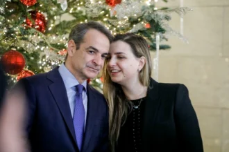 «Η ξεφτίλα δεν έχει όρια»: Η Σοφία Μητσοτάκη απαντά στα fake news για την επιστροφή της από το Ντουμπάι