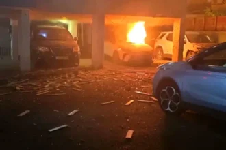 Ιράν: Νεκροί και ζημιές από επίθεση στο Ισραήλ με βόμβες διασποράς ως αντίποινα για τον θάνατο Λαριτζανί