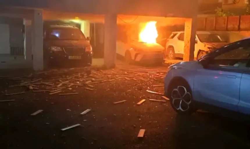Ιράν: Νεκροί και ζημιές από επίθεση στο Ισραήλ με βόμβες διασποράς ως αντίποινα για τον θάνατο Λαριτζανί