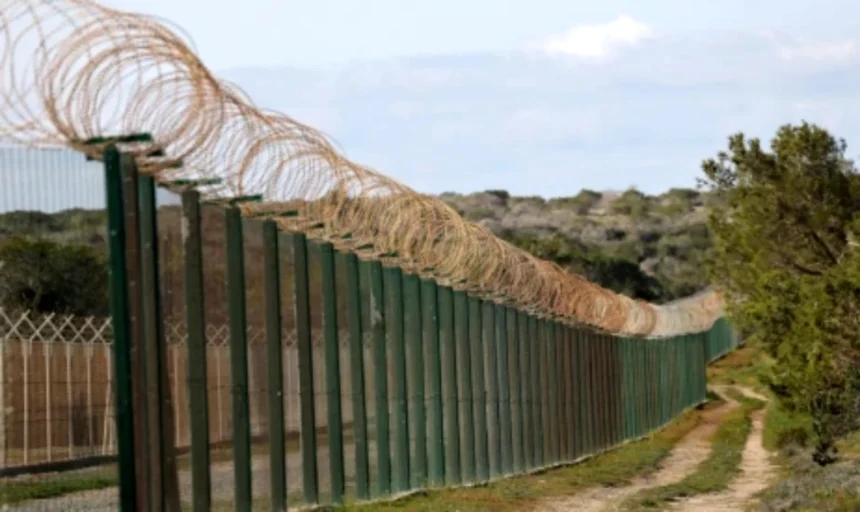 Ηρεμία στο Ακρωτήρι μετά τον συναγερμό από ύποπτο αντικείμενο – Επιστρέφουν οικογένειες στην περιοχή
