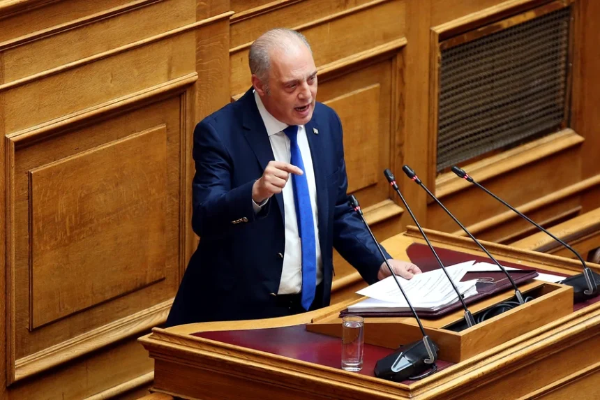 Κ. Βελόπουλος: Με τον κατώτατο μισθό η κυβέρνηση έχει επιδοθεί σε μία προσπάθεια να «βαφτίσει το κρέας – ψάρι»