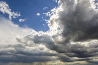Καιρός 25ης Μαρτίου: Με τι συνθήκες θα γίνουν οι παρελάσεις σε όλη τη χώρα