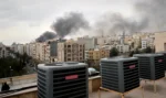 Μέση Ανατολή: Το Ιράν απαντά με πυραύλους και drones, εκρήξεις στην Τεχεράνη – Κλειστές πρεσβείες, ακυρώσεις πτήσεων και πλήγματα σε πετρελαϊκές υποδομές