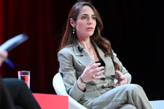 Μιχαηλίδου από Θεσσαλονίκη: Άλλα δέκα ανακαινισμένα διαμερίσματα για ευάλωτες οικογένειες