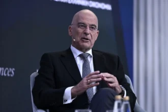Νίκος Δένδιας: Mεταβαίνει στα Ηνωμένα Αραβικά Εμιράτα – Στο επίκεντρο των συνομιλιών οι εξελίξεις στη Μέση Ανατολή