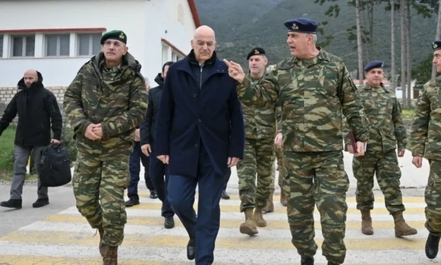 Ο Δένδιας επισκέφτηκε απροειδοποίητα το 625 Μ/Π ΤΠ στα Ιωάννινα