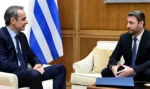 Ο Μητσοτάκης ενημερώνει τον Ανδρουλάκη με φόντο την κλιμάκωση στη Μέση Ανατολή