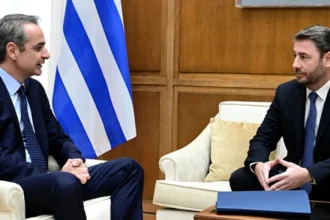 Ο Μητσοτάκης ενημερώνει τον Ανδρουλάκη με φόντο την κλιμάκωση στη Μέση Ανατολή