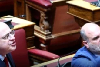 Πανικός στη Βουλή: Αποχώρησε η Γεροβασίλη – Μπήκε ο φρούραρχος στην αίθουσα