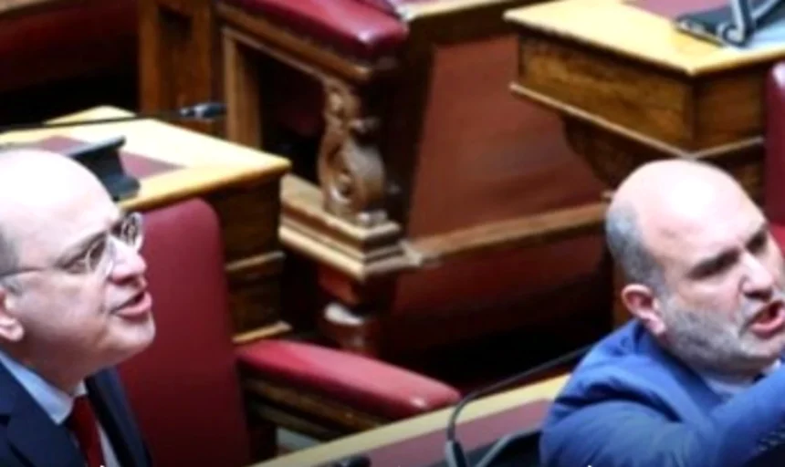 Πανικός στη Βουλή: Αποχώρησε η Γεροβασίλη – Μπήκε ο φρούραρχος στην αίθουσα
