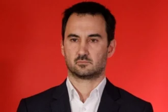 Παραιτείται από πρόεδρος της Νέας Αριστεράς ο Αλέξης Χαρίτσης – Ο Γαβριήλ Σακελλαρίδης αναλαμβάνει προσωρινά τη θέση του