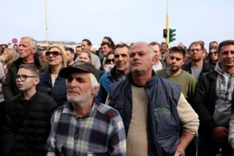 Σε αποκλεισμό του λιμανιού της Μυτιλήνης προχωρούν οι κτηνοτρόφοι της Λέσβου