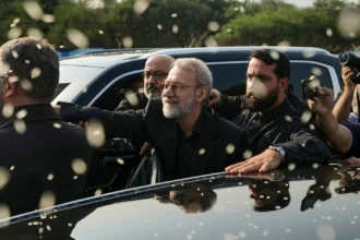 «Σκοτώσαμε το Νο2 του Ιράν, Αλί Λαριτζανί», λέει το Ισραήλ – Η Τεχεράνη δημοσίευσε χειρόγραφο μήνυμά του