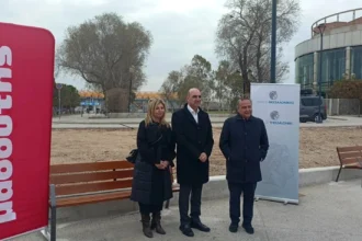 Θεσσαλονίκη: 200 νέα παγκάκια στη Νέα Παραλία και άλλες γειτονιές της πόλης – Δωρεά της ΜΑΣΟΥΤΗΣ