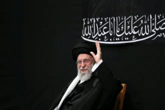 Το Ιράν επιβεβαιώνει: Ο Χαμενεΐ είναι νεκρός – Τι προβλέπει το Σύνταγμα για τη διαδοχή