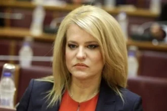 Τζάκρη: Δεν απέκλεισε επιστροφή στο ΠΑΣΟΚ – «Όταν έχω κάτι, θα το πω» – Καιρίδης: «Είστε πολιτική τουρίστρια»