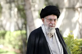 Βίντεο-ντοκουμέντο: Η στιγμή που ισοπεδώνεται το παλάτι του Χαμενεΐ – Το μυστικό σχέδιο της CIA