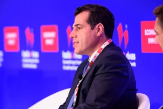 Υπουργείο Μετανάστευσης και Ασύλου: Συνεργασία με ΗΠΑ για εντατικοποίηση επιστροφών μεταναστών