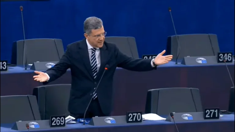 Ευρωπαϊκό Κοινοβούλιο: Ψηφίστηκαν οι δέκα προτάσεις Αυτιά για άμεση στήριξη της ελληνικής οικονομίας – Τι αφορούν