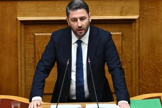 Ανδρουλάκης σε κυβέρνηση: Εκλογές να τελειώνουμε -Μπορείτε να σταθείτε πολιτικά όταν έχουμε πλειοψηφία υποδίκων;