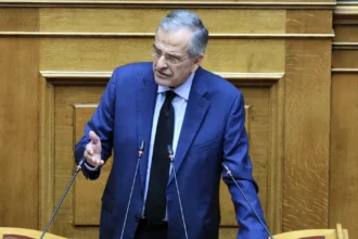 Απασφάλισε ο Σαμαράς στη Βουλή: «Συνώνυμο της διαφθοράς η κυβέρνηση Μητσοτάκη»