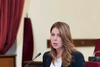Άρση ασυλίας: «Δεν έχω τίποτα να φοβηθώ» – Η Κατερίνα Παπακώστα ζητά να κριθεί από τη Δικαιοσύνη