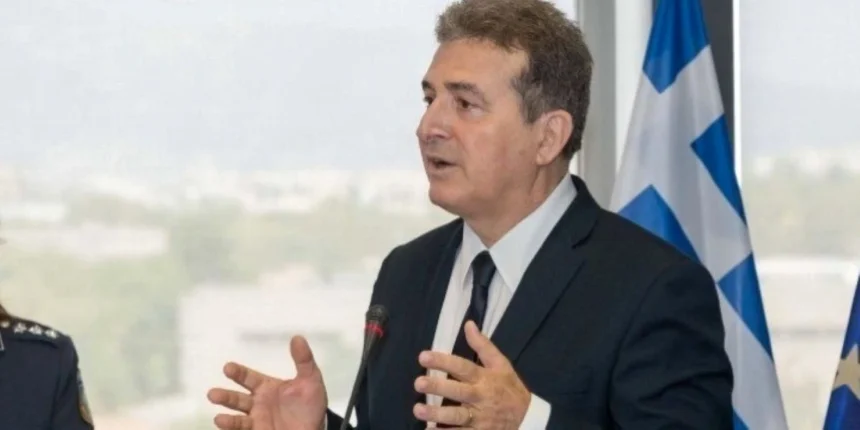 Χρυσοχοΐδης: Έως 120 καταγγελίες ενδοοικογενειακής βίας ημερησίως – Ενίσχυση μέτρων ασφάλειας και νέες «έξυπνες» κάμερες