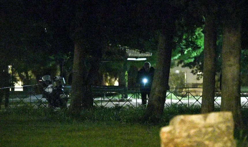 Δολοφονία γιου αξιωματικού της ΓΑΔΑ: Το «ελληνικό FBI» ψάχνει κάμερες, μαρτυρίες και τον μαχαιροβγάλτη που σκότωσε τον νεαρό