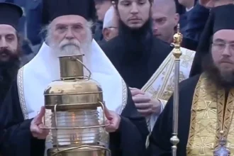 Έφτασε στην Αθήνα το Άγιο Φως