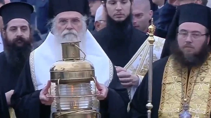 Έφτασε στην Αθήνα το Άγιο Φως