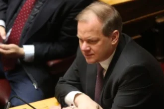 «Έκανα τον κόσμο τούμπα»: Οι αποκαλυπτικοί διάλογοι στη νέα δικογραφία για τον ΟΠΕΚΕΠΕ και η έμμεση εμπλοκή Καραμανλή