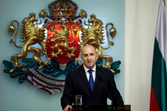 Εκλογές στη Βουλγαρία: Αυτοδυναμία για τον φιλορώσο Ρούμεν Ράντεφ