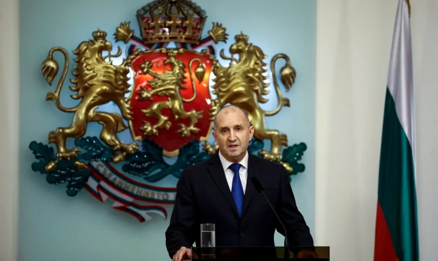 Εκλογές στη Βουλγαρία: Αυτοδυναμία για τον φιλορώσο Ρούμεν Ράντεφ