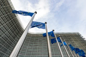 ΕΚΤ: «Κλειδώνουν» τέλη Απρίλη οι αποφάσεις για τα επιτόκια λόγω του πολέμου