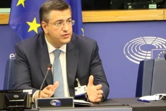 Έως τις αρχές Ιουνίου επαρκούν τα αεροπορικά καύσιμα στην ΕΕ, λέει ο Τζιτζικώστας