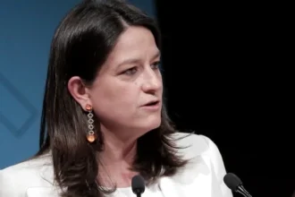 Επίθεση στον Κεραμεικό: Επικοινωνία Κεραμέως με τον τραυματία εργαζόμενο του ΕΦΚΑ – “Η στήριξή μας θα είναι ολόπλευρη”