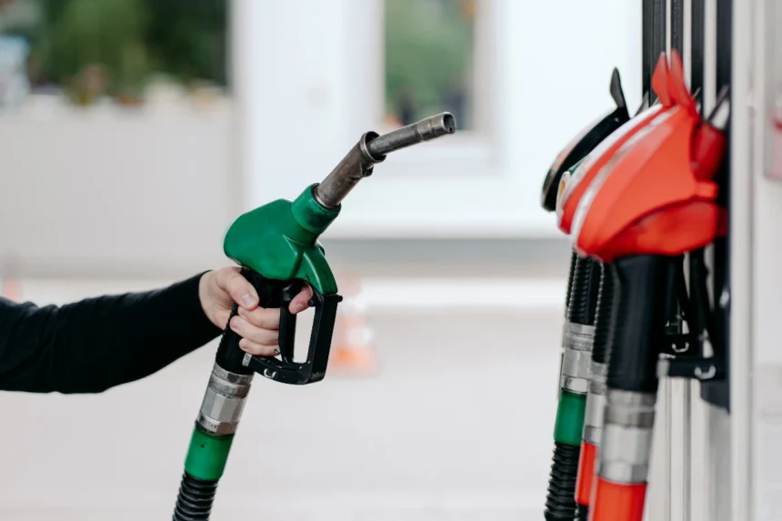 Fuel Pass: Από αύριο έως τις 30 Απριλίου οι αιτήσεις – Ποια είναι τα βήματα