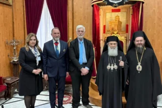 Γιάννης Λοβέρδος: Στα Ιεροσόλυμα για να παραλάβει και να μεταφέρει το Άγιο Φως