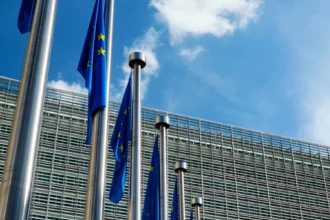 Η Κομισιόν στηρίζει τα κράτη-μέλη που θέτουν όρια ηλικίας στα social media, λέει η Επιτροπή μετά την επιστολή Μητσοτάκη