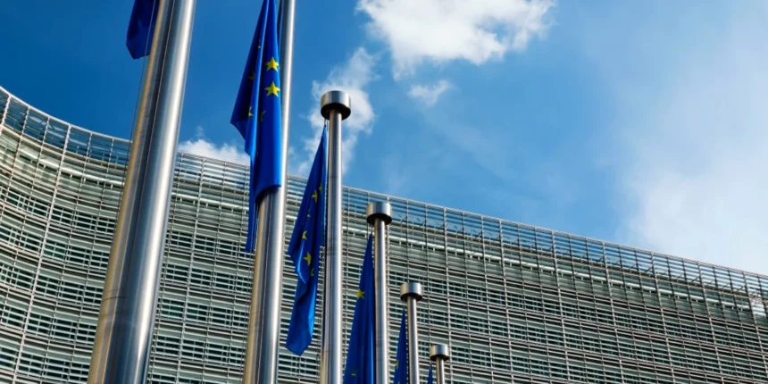 Η Κομισιόν στηρίζει τα κράτη-μέλη που θέτουν όρια ηλικίας στα social media, λέει η Επιτροπή μετά την επιστολή Μητσοτάκη