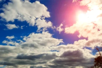 Καιρός: Μεταβλητός σήμερα με τοπικές βροχές και ελαφρώς χαμηλότερες θερμοκρασίες – Ομαλές καιρικές συνθήκες για την έξοδο του Πάσχα