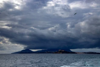 Καιρός: Βροχές και καταιγίδες σε Κυκλάδες, Αν. Αιγαίο, Δωδεκάνησα και Κρήτη