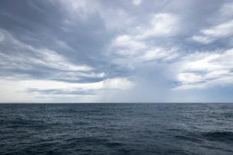Καιρός: Βροχές και καταιγίδες στην Εύβοια και τα νησιά – Μικρή άνοδος της θερμοκρασίας