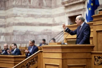 Κωστής Χατζηδάκης με ατάκα Κουτσούμπα προς την αντιπολίτευση: “Αυτοί είστε”