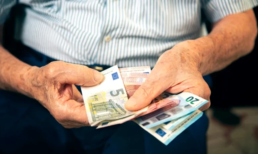 Μαζική έξοδος ασφαλισμένων το 2026 με ρεκόρ αιτήσεων συνταξιοδότησης και φόβους για αυστηρότερα όρια