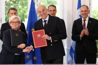 Ο Δένδιας και η Γαλλίδα ομόλογός του, υπέγραψαν την ανανέωση της συμφωνίας για τη «Στρατηγική Εταιρική Σχέση» Ελλάδας – Γαλλίας