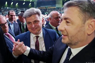 Ο Φαραντούρης ανακοίνωσε τη συμπόρευσή του με το ΠΑΣΟΚ
