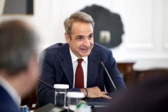Οι ανακοινώσεις του Πρωθυπουργού για τα νέα μέτρα στήριξης μετά το υπερπλεόνασμα των 12,1 δισ. ευρώ